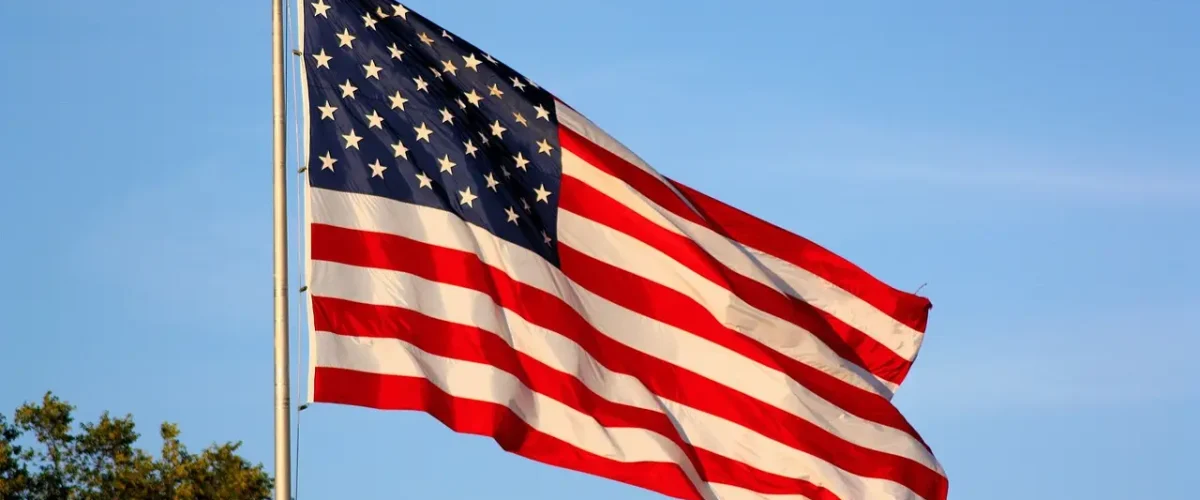 665238e833126e5613451dfb_american-flag-975095_1280